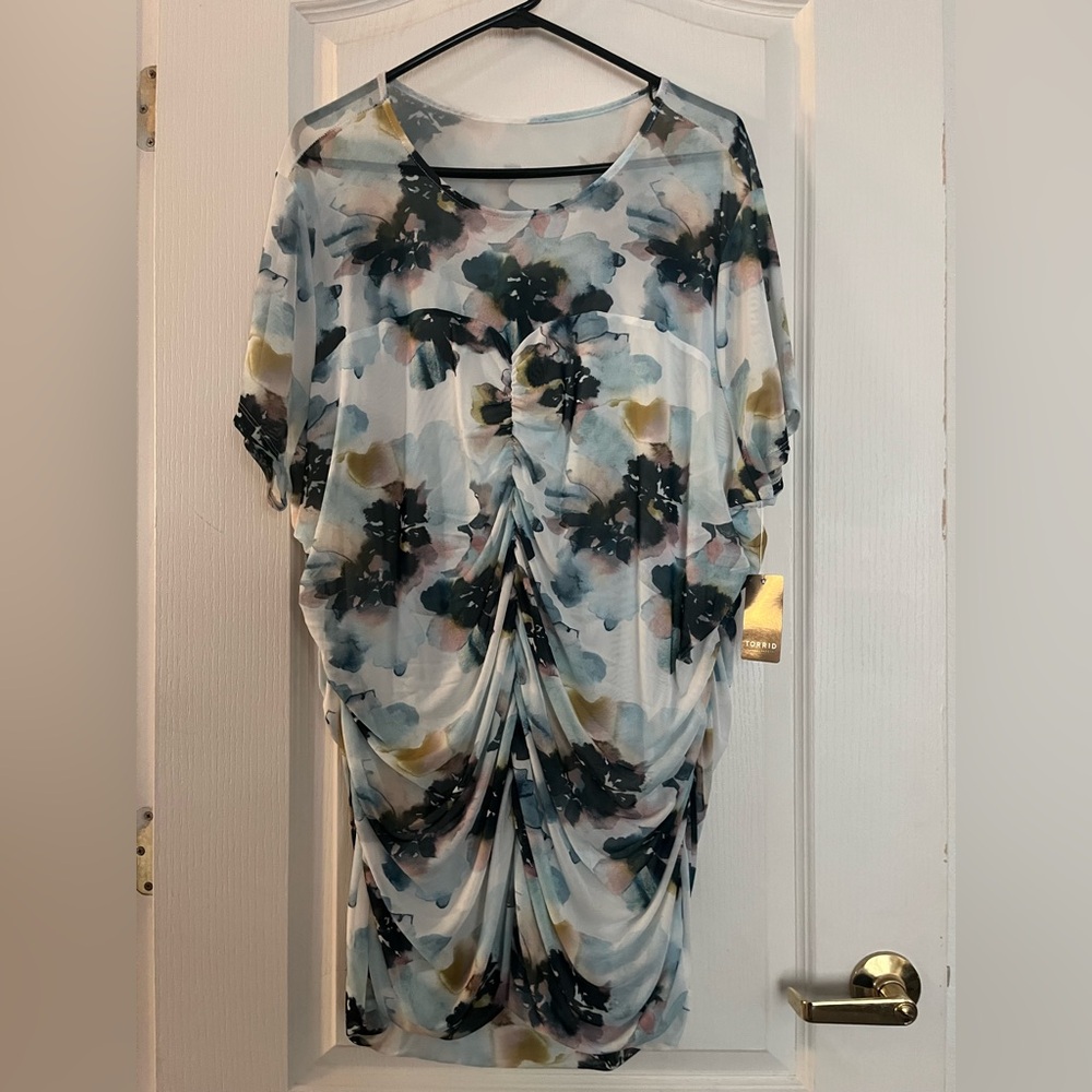 Torrid NWT multi colored floral shirt. 4 - Picture 5 of 10